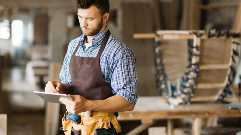 Hourly Rate or Project Estimate? What Should Your Handyman Business Do?
